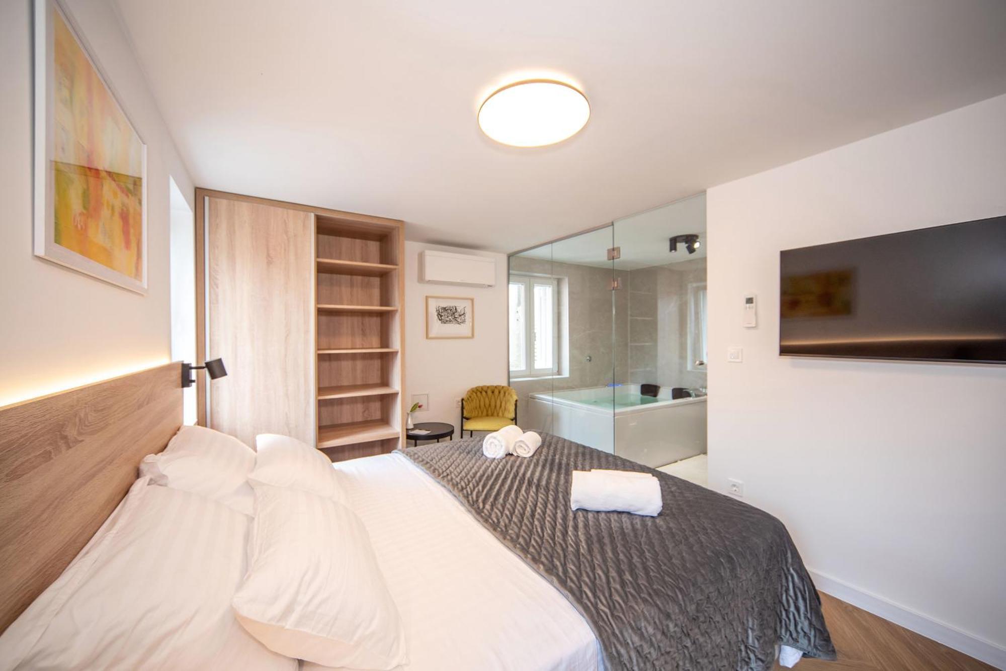 Lu Heritage & Palace Guest house Split
